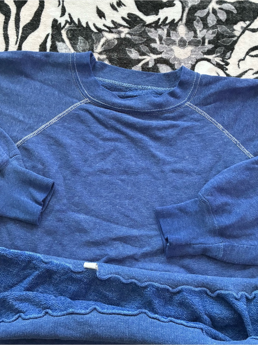 000 - VINTAGE 80s FADED BLUE BLANK CREWNECK SWEATSHIRT